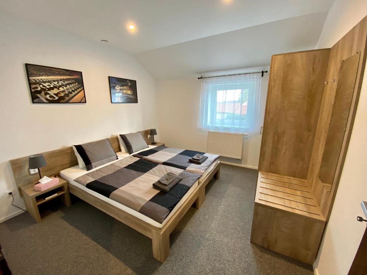 Apartmany Pelhrimov Bagian luar foto